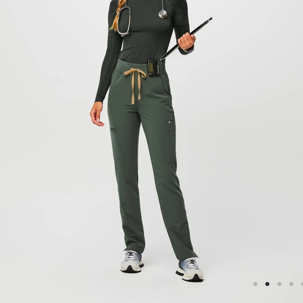 Figs Yola Skinny Scrub Pants in moss